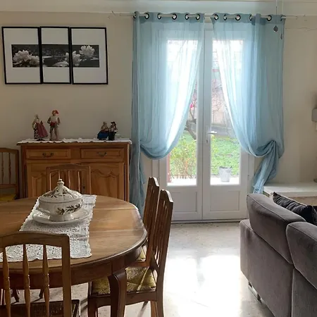 Holiday home Maison Familiale De *